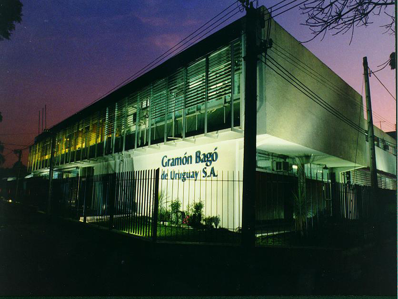Gramón Bagó — Fachada corporativa · Montevideo